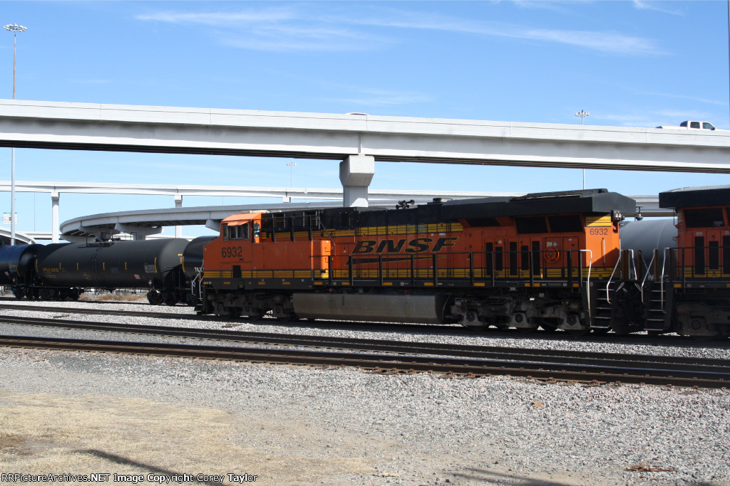 BNSF 6932